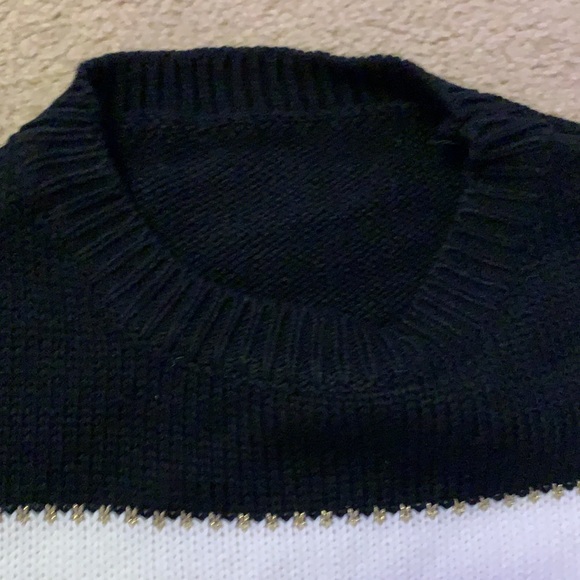 Super cute sweater - Picture 4 of 4